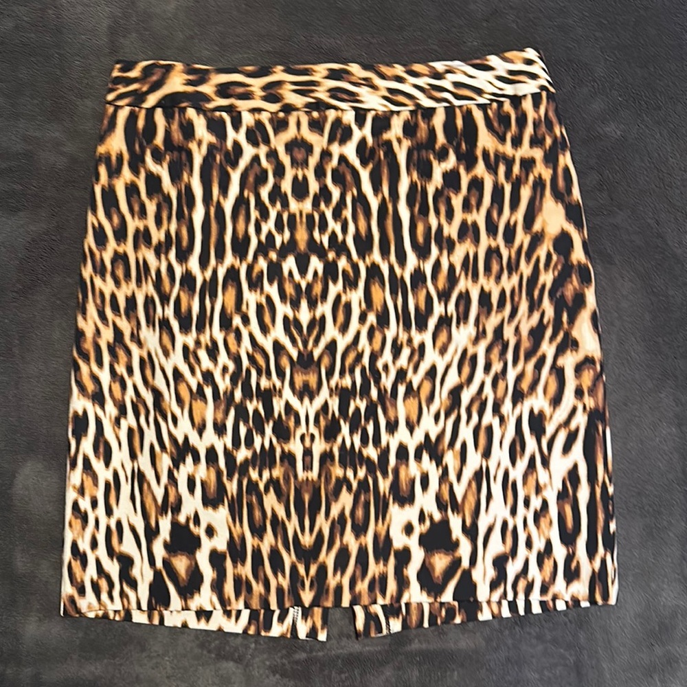 Worthington Leopard Print Pencil Skirt. Size 8. Fully lined.